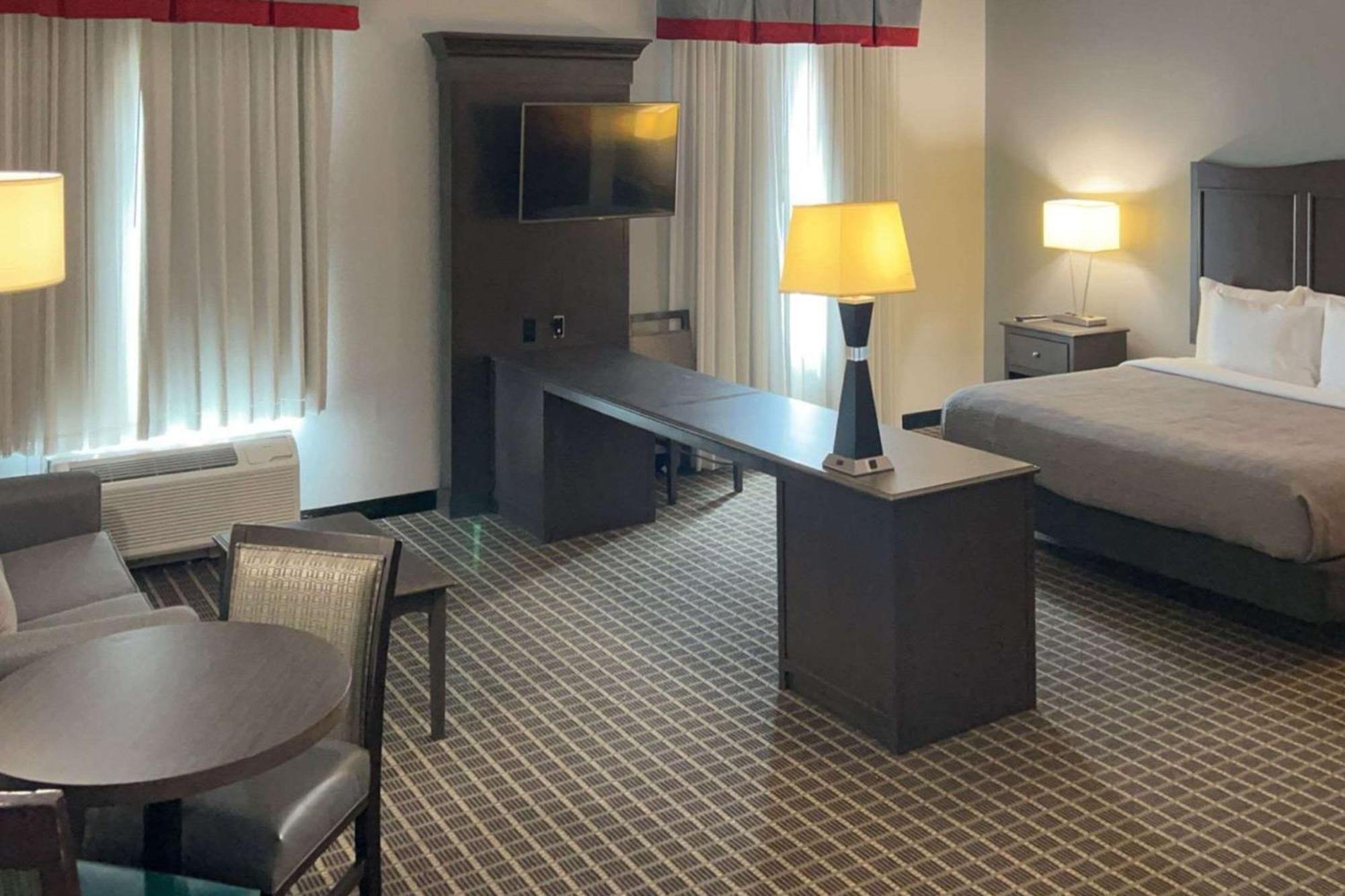 Quality Inn & Suites Pearsall Exterior foto